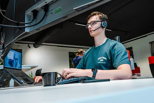 IT-expert van Harbers Group helpt klanten via de telefoon