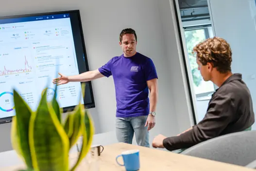 Een cyberaanval is een poging van hackers of kwaadwillende partijen om toegang te krijgen tot digitale systemen.